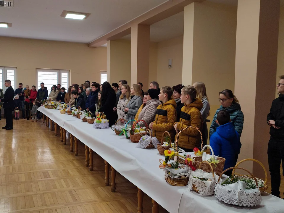 Tradycyjne święcenie pokarmów wielkanocnych w WDK w Strachocinie