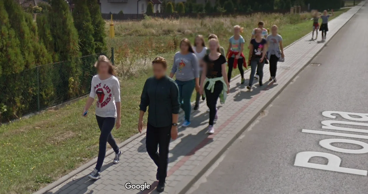 Na rowerze i pieszo. Mieszkańcy Kolbuszowej i okolicy na zdjęciach Google Street View [ZDJĘCIA] - Zdjęcie główne