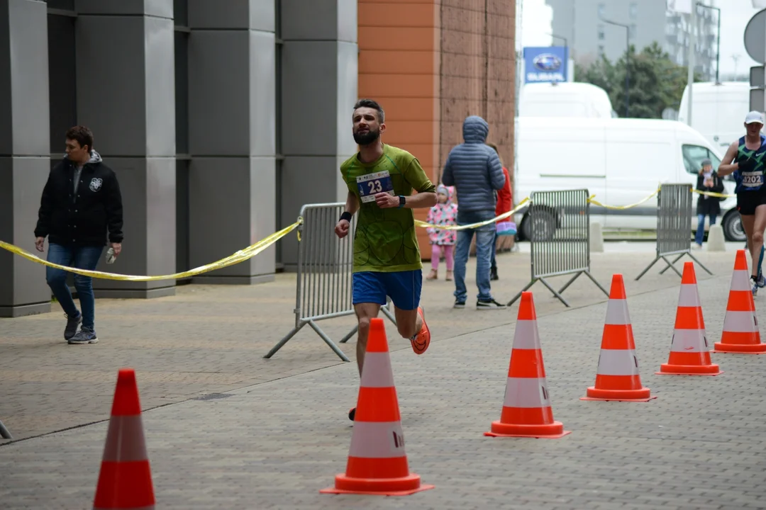 16. PKO Półmaraton Rzeszowski oraz 8. PKO Sztafeta Półmaratońska w Rzeszowie - dużo zdjęć z trasy i mety