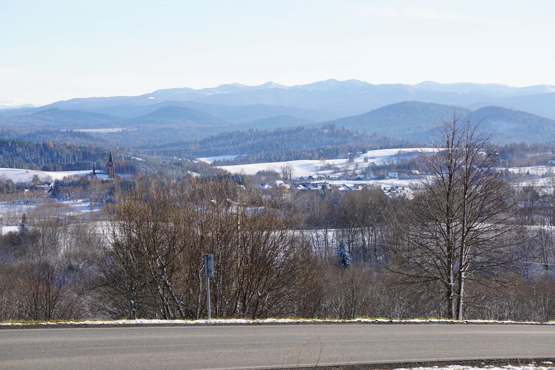 Zimowy krajobraz z Lutowisk na Bieszczady