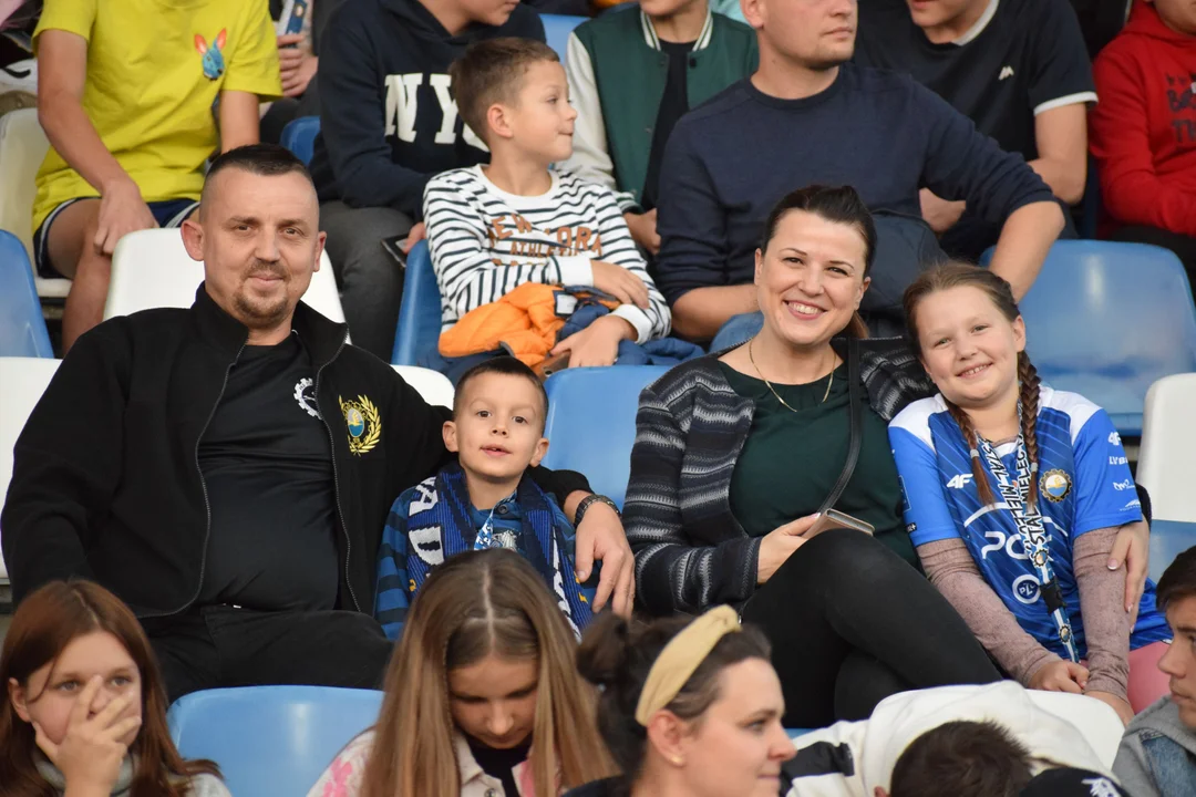 Z rodziną na Puchar Polski. Kibice przed meczem Stali Mielec  [ZDJĘCIA, VIDEO] - Zdjęcie główne