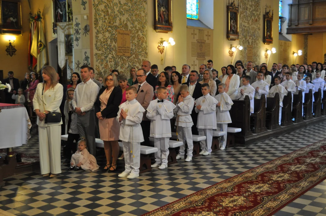 Uroczystość Pierwszej Komunii św. w Przecławiu dzieci z ZSP w Tuszymie