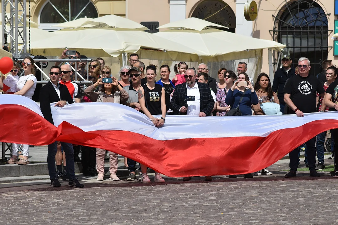 Obchody Dnia Flagi Rzeczypospolitej Polskiej na Rynku w Rzeszowie