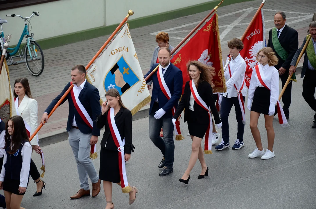 Wrześniowe obchody. Uczestnicy uroczystości przemaszerowali ulicami Kolbuszowej [ZDJĘCIA] - Zdjęcie główne