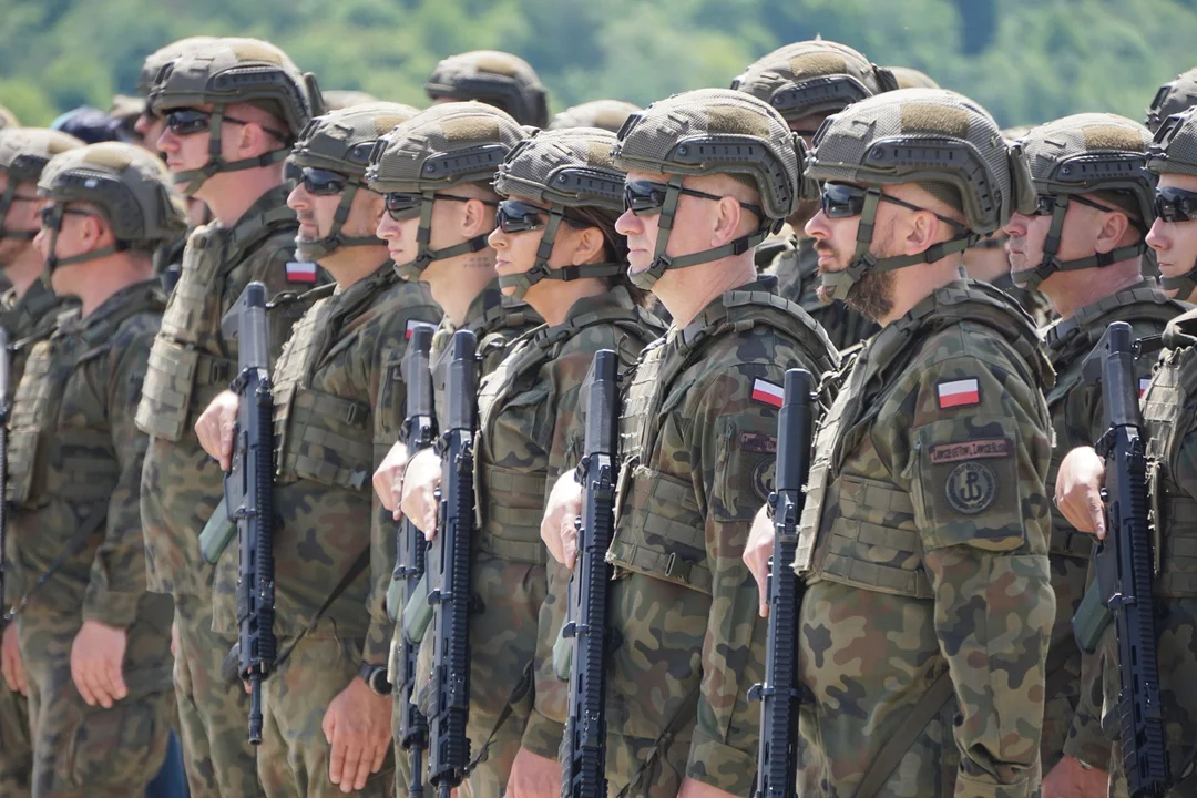 Wojskowa przysięga na zaporze w Solinie