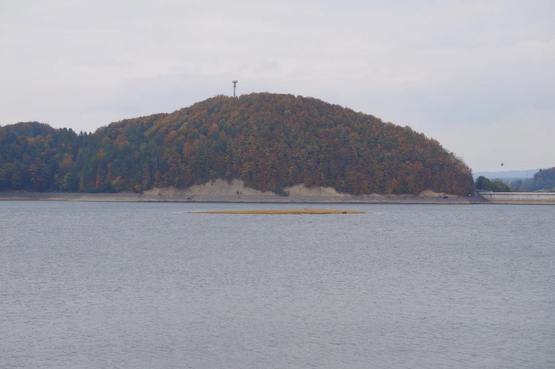 Cztery pory roku nad Jeziorem Solińskim
