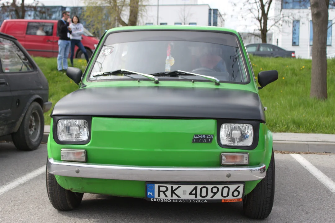 I Spotkanie Rzeszowskich Miłośników Klasyków. Klasyczne i zabytkowe pojazdy na Bulwarach w Rzeszowie