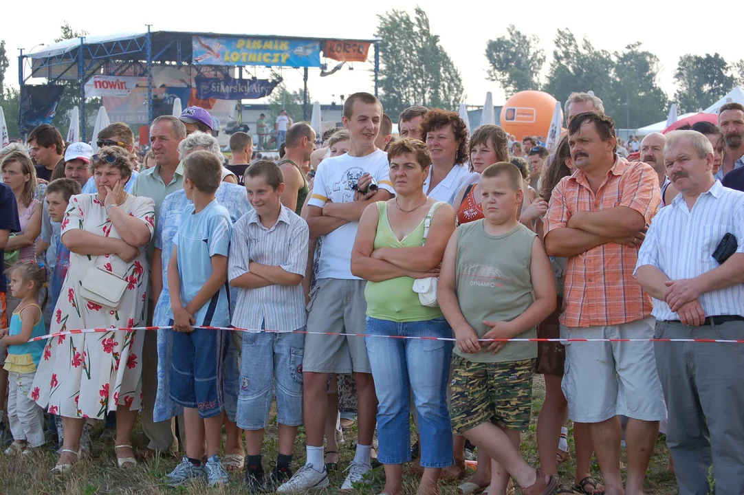 Piknik lotniczy w Mielcu w 2007 roku. Setki widzów na pokazach [ARCHIWALNE ZDJĘCIA] - Zdjęcie główne