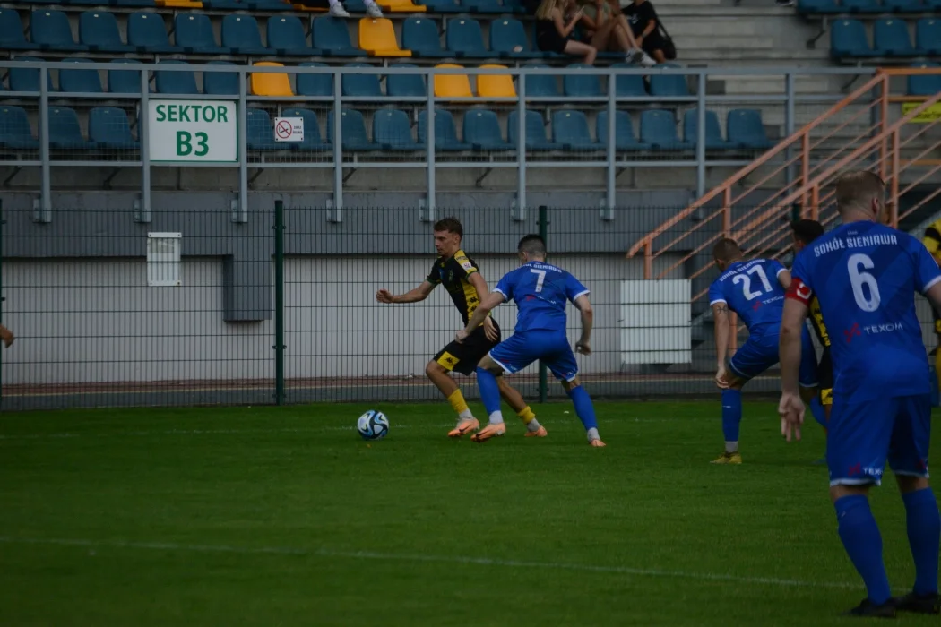 Trzecia liga, grupa 4: Siarka Tarnobrzeg - Sokół Sieniawa 2:0