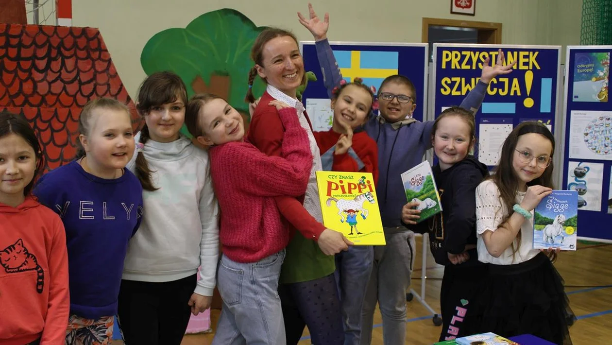Dzieci z Podkarpacia poznały bohaterów szwedzkich książek. Wyjątkowa akcja zorganizowana przez Europe Direct – Rzeszów [ZDJĘCIA] - Zdjęcie główne