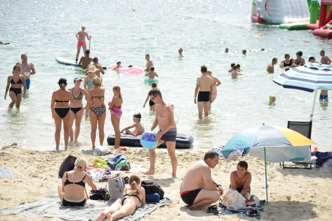 Tłumy nad Jeziorem Tarnobrzeskim - zobacz zdjęcia z sobotniego plażowania