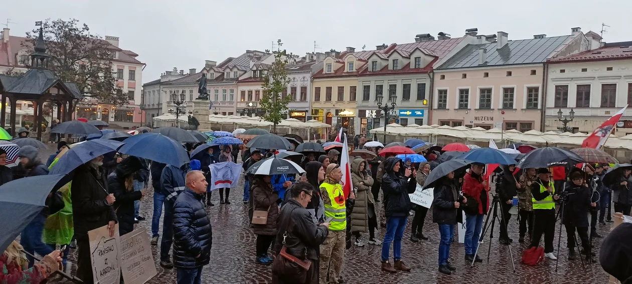 Protest przeciwko inflacji i drożyźnie na Rynku w Rzeszowie - 05.11.2022