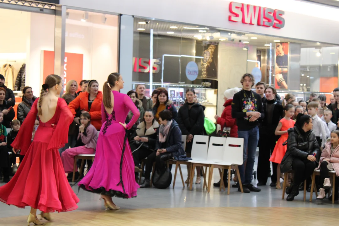 Występ tancerzy Centrum Tańca Gala podczas grania WOŚP