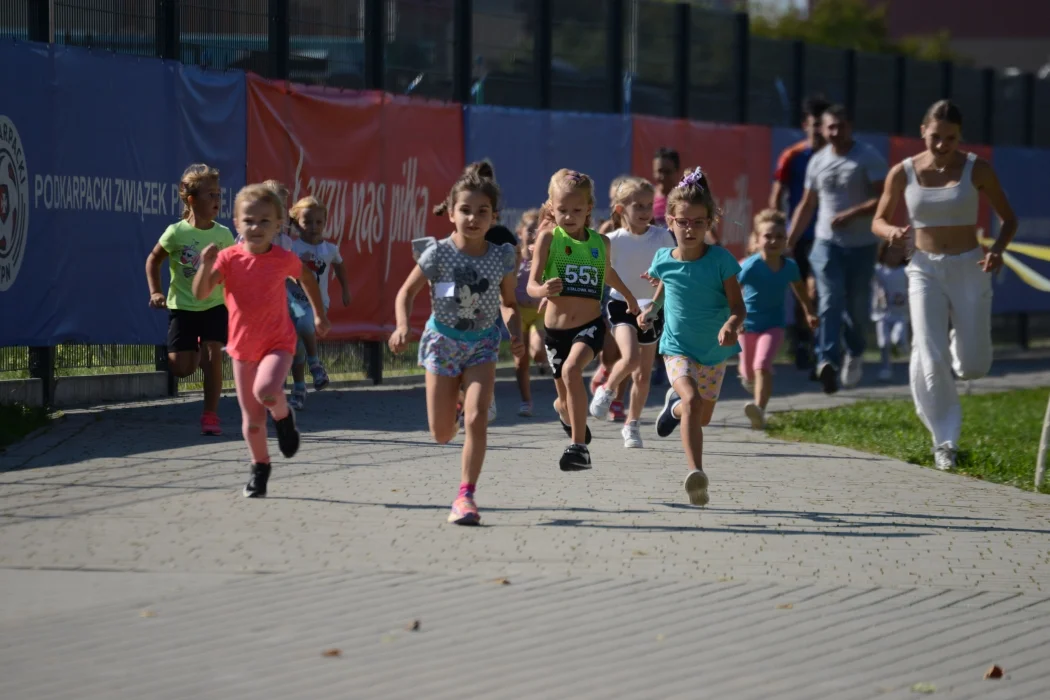 11. Stalowa Dycha im. Bogdana Dziuby w Stalowej Woli i Bieg Nadziei Olimpijskich na zdjęciach - Zdjęcie główne