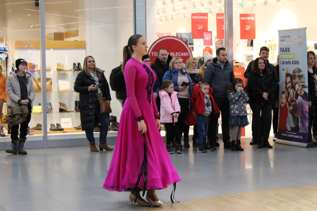 Występ tancerzy Centrum Tańca Gala podczas grania WOŚP