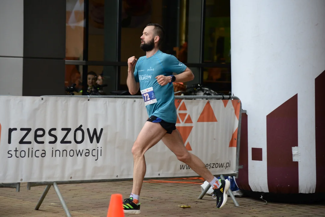 16. PKO Półmaraton Rzeszowski oraz 8. PKO Sztafeta Półmaratońska w Rzeszowie - dużo zdjęć z trasy i mety