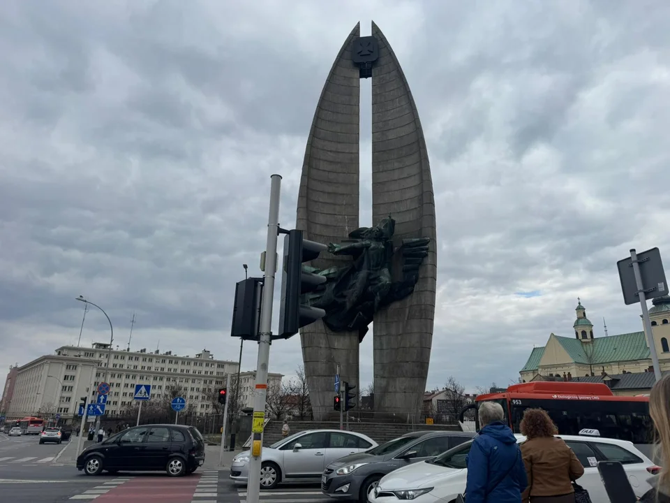 Posprzątane pod pomnikiem rzeszow