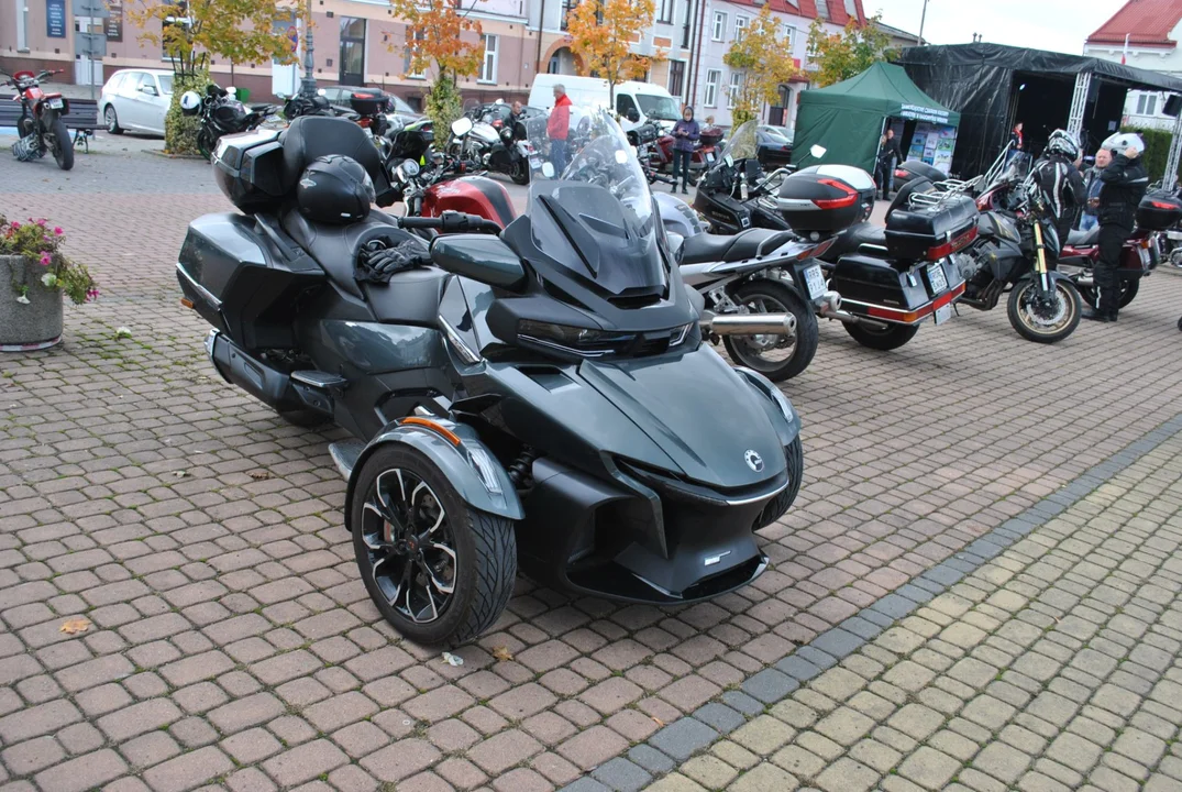 Niezwykłe maszyny na pożegnaniu sezonu motocyklowego w Radomyślu [ZDJĘCIA] - Zdjęcie główne