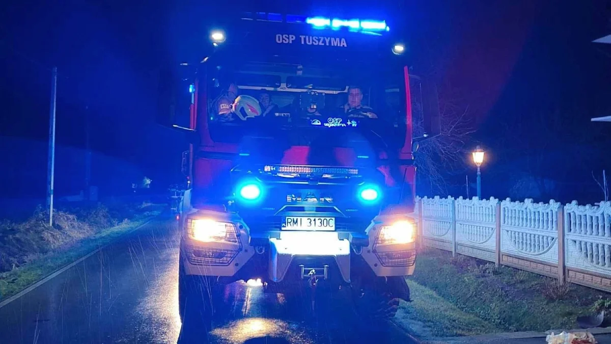 Wypadek pod Mielcem. Pijany kierowca uderzył w przepust [ZDJĘCIA]