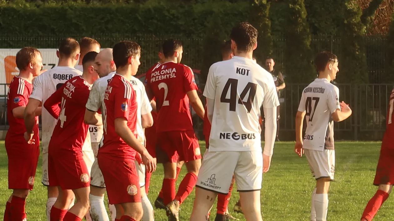 Korona Rzeszów znów zwycięska! Wysoka wygrana u siebie [ZDJĘCIA]