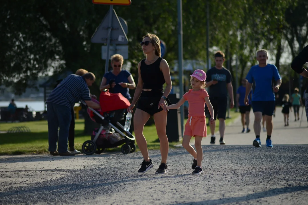 "Biegamy i Pomagamy" nad Jeziorem Tarnobrzeskim - dzień drugi