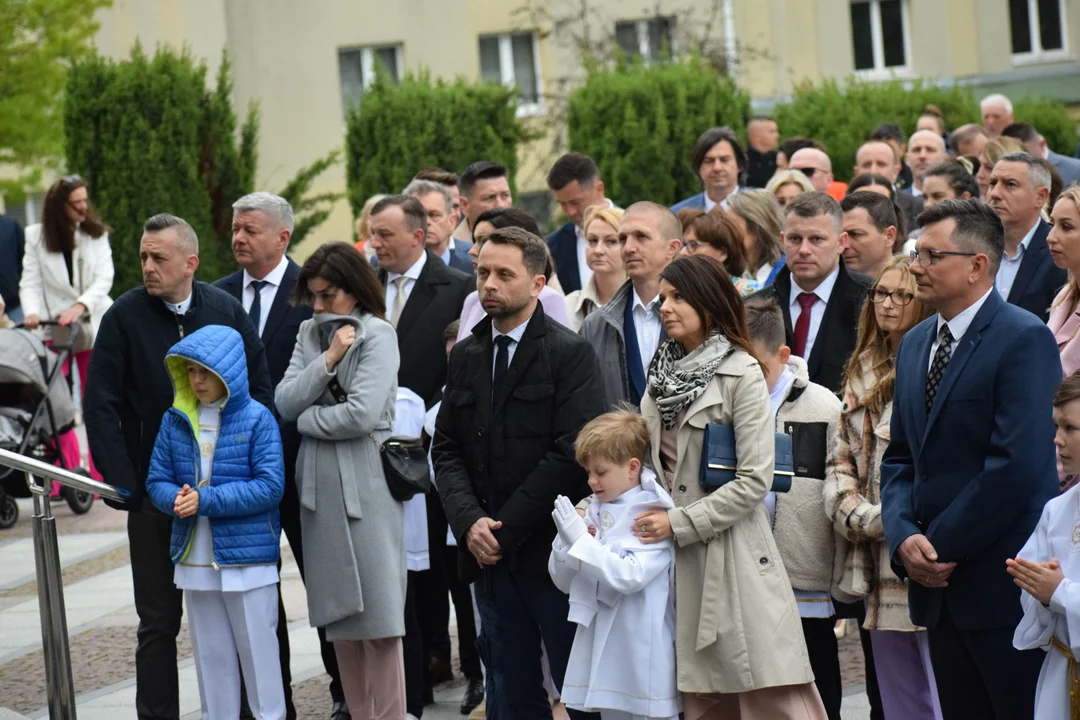 "Zbliżam się w pokorze i niskości swej...". Komunia Święta Szkoły Podstawowej nr 3 w Mielcu [ZDJĘCIA] - Zdjęcie główne