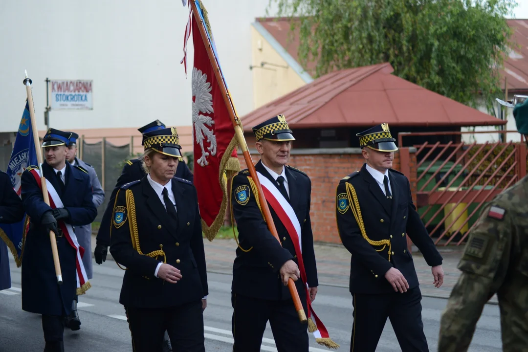 Narodowe Święto Niepodległości w Tarnobrzegu. Uroczystości przy pomniku Marszałka Józefa Piłsudskiego. - 104 lata temu narodziła się nowoczesna Polska - mówi prezydent miasta Dariusz Bożek [ZDJĘCIA - CZĘŚĆ 1]