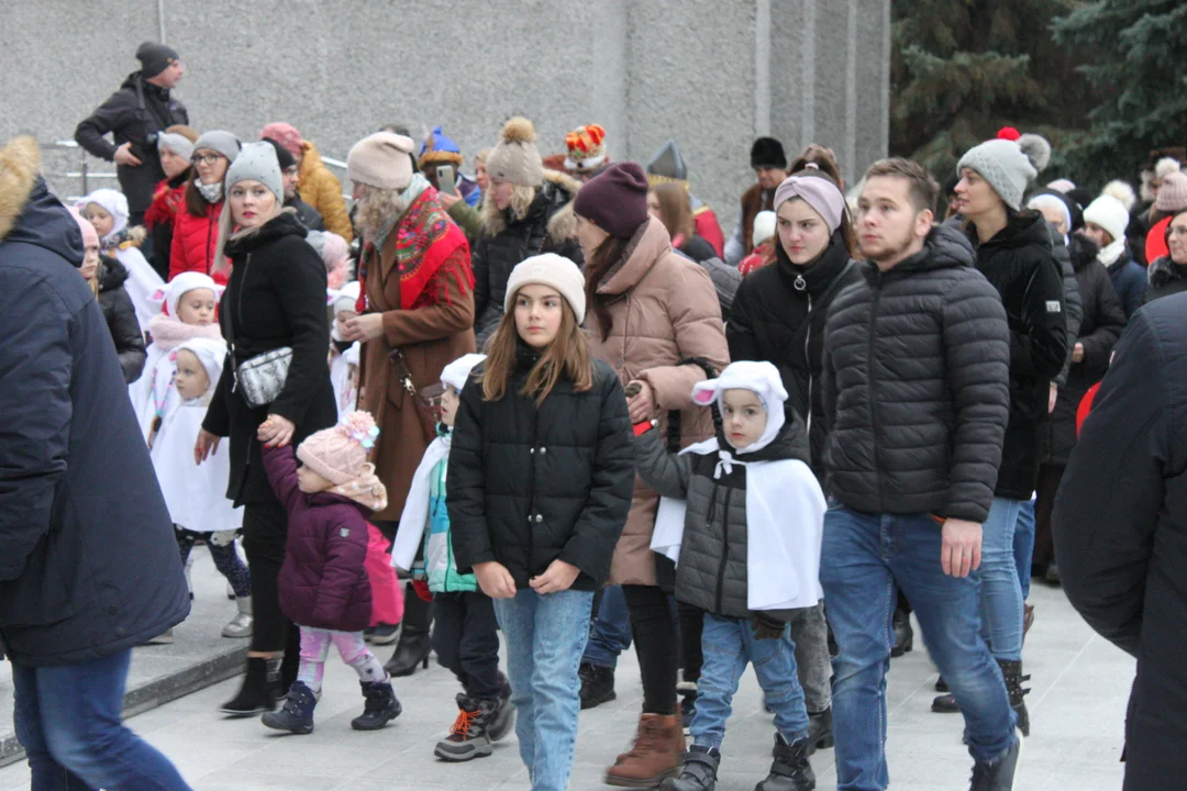 Orszak Trzech Króli w Rzeszowie. Kolęda pokoju z Zalesia do Katedry Rzeszowskiej