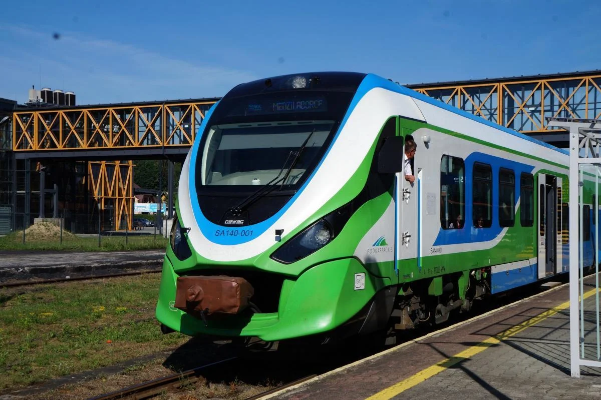 Z Ustrzyk Dolnych dojedziemy pociągiem do słowackich Medzilaborec. To wakacyjna oferta kolejowa [ZDJĘCIA] - Zdjęcie główne
