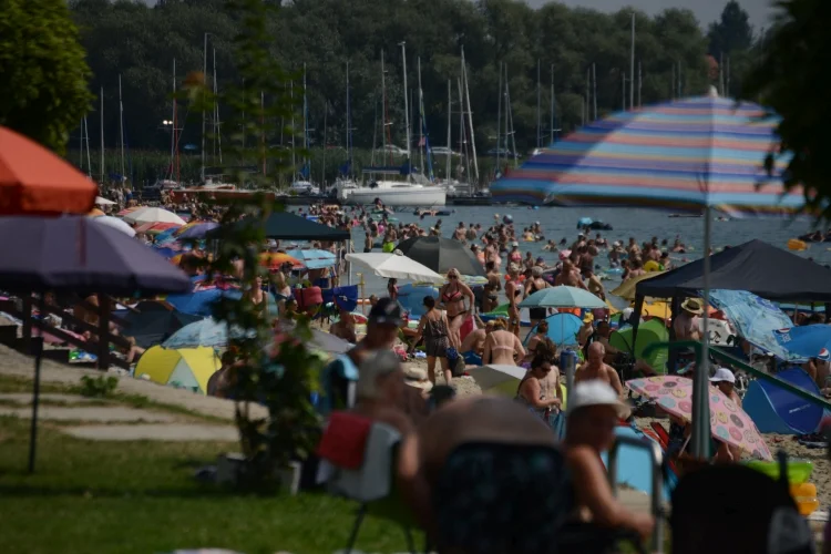 Jezioro Tarnobrzeskie w niedzielne południe