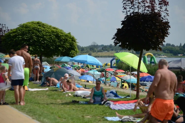 Jezioro Tarnobrzeskie w niedzielne południe