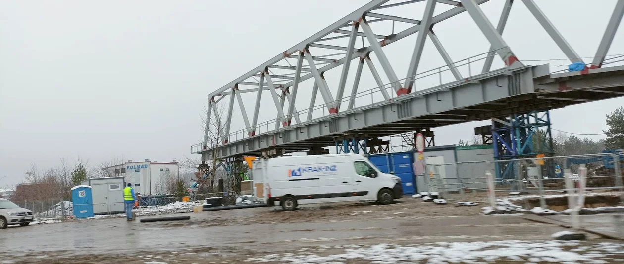 Z Rzeszowa do Jasionki koleją. Powstaje wiadukt nad drogą krajową nr 9 w Rudnej Małej