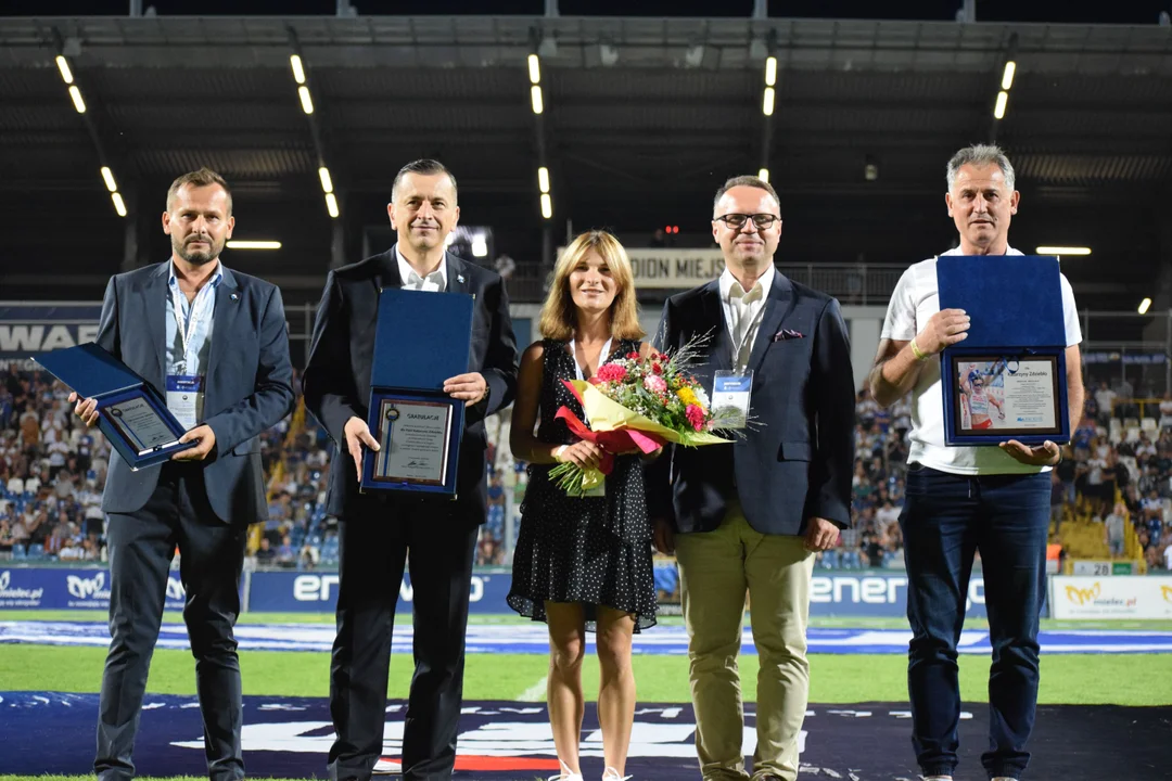 Kasia Zdziebło nagrodzona na stadionie