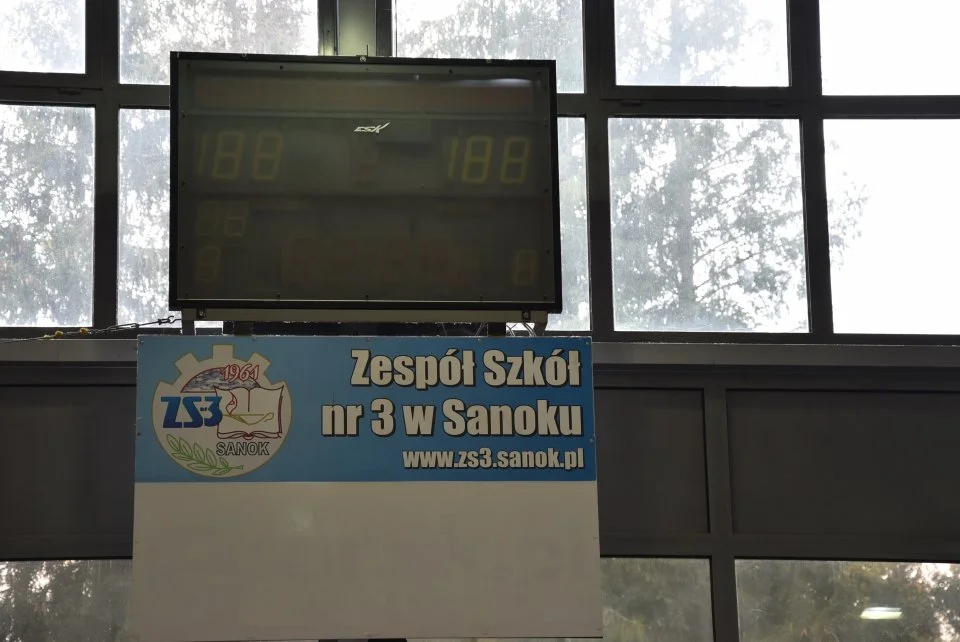 Odnowiona sportowa infrastruktura w Zespole Szkół nr 3 w Sanoku. Zobacz jak wygląda po sukcesywnych remontach - Zdjęcie główne