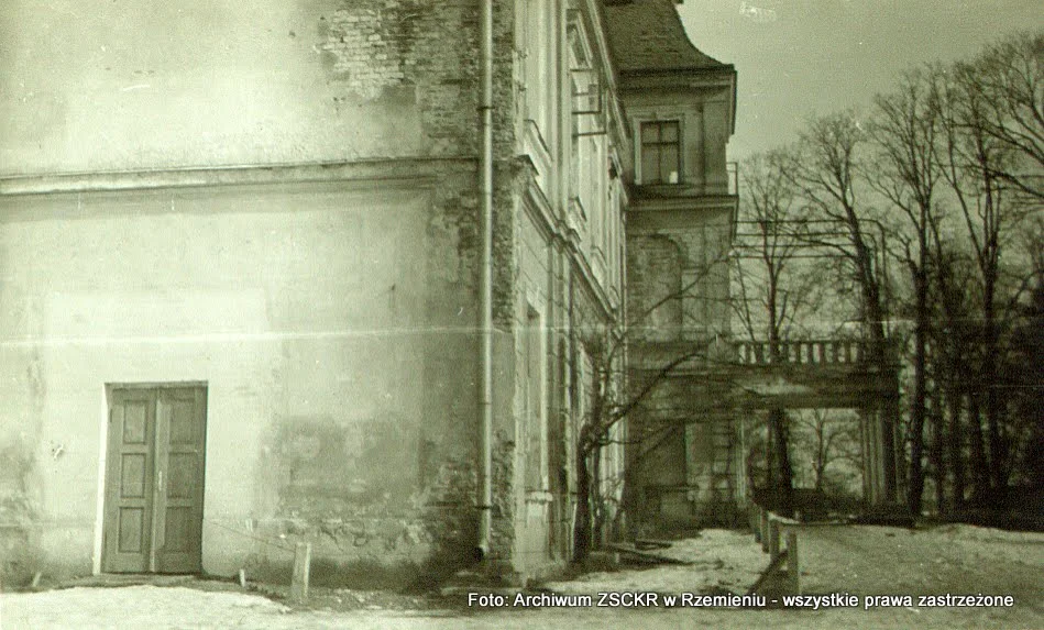 Archiwalne zdjęcia internatu w Rzemieniu