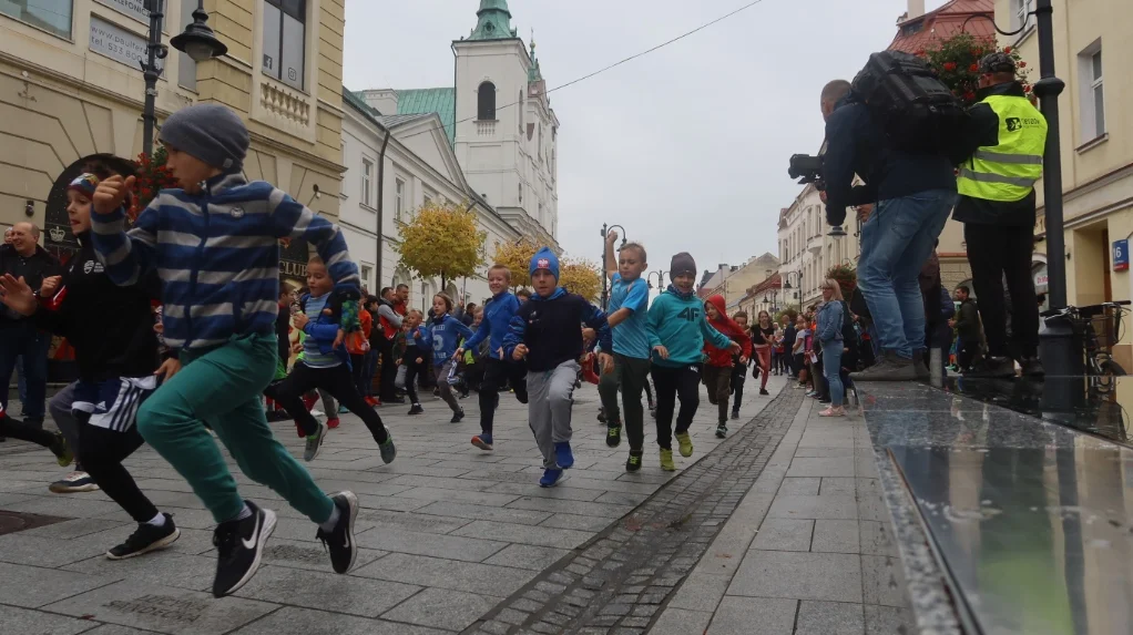 Biegi młodzieżowe 2022 w Rzeszowie. Mnóstwo uczestników [ZDJĘCIA, WIDEO]