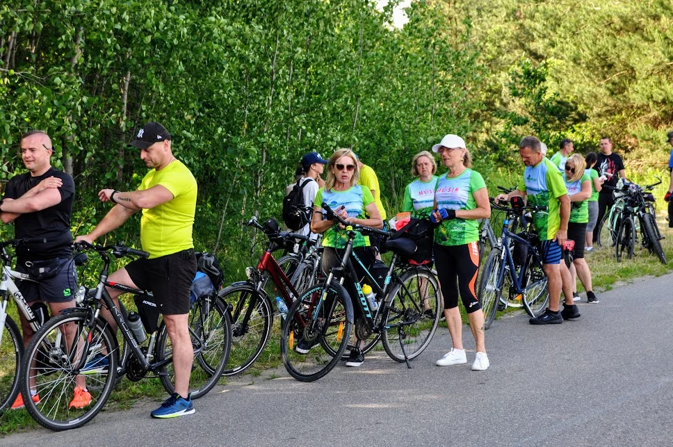 Stowarzyszenie Trasy Rowerowe Mielec zrobiło ponad 100-kilometrową trasę! Dotrali nad Jezioro Tarnobrzeskie - Zdjęcie główne