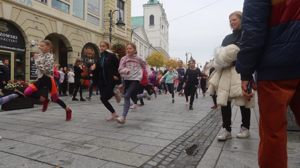 Biegi młodzieżowe 2022 w Rzeszowie. Mnóstwo uczestników [ZDJĘCIA, WIDEO]