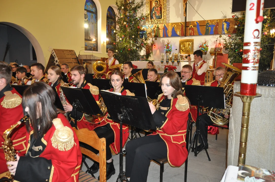 Koncert kolęd Orkiestry Dętej Dobrynin w kościele w Dobryninie