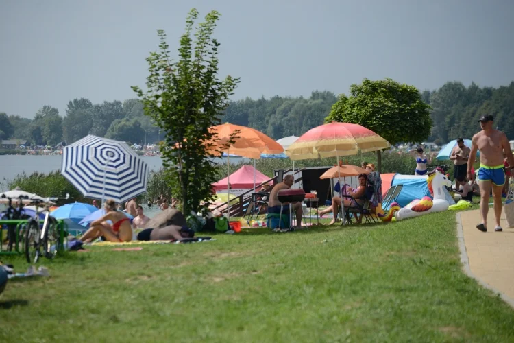 Jezioro Tarnobrzeskie w niedzielne południe