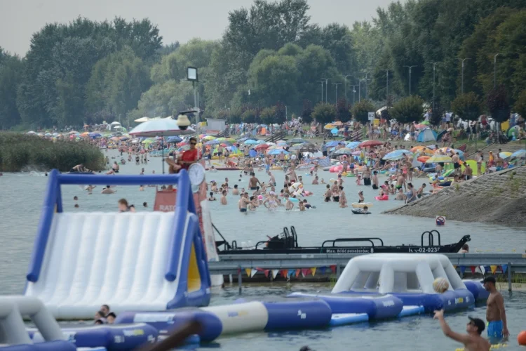 Jezioro Tarnobrzeskie w niedzielne południe