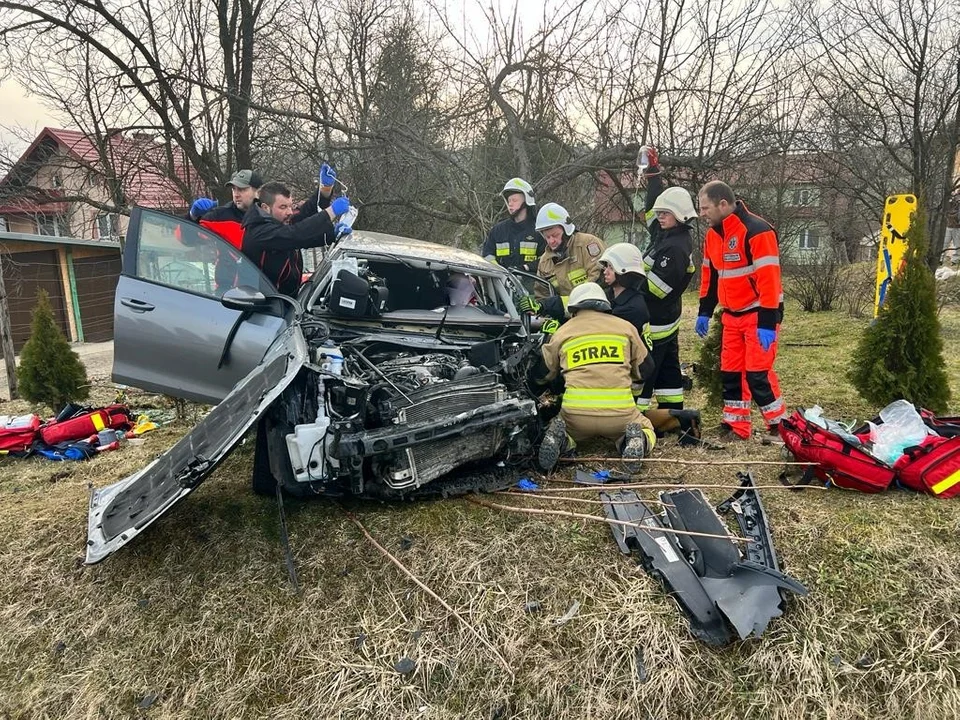 Makabrycznie wyglądający wypadek w Czaszynie. Zobacz nagranie [WIDEO, ZDJĘCIA] - Zdjęcie główne