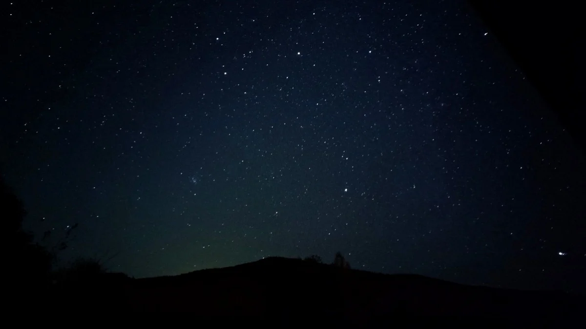 Nocne niebo nad Bieszczadami