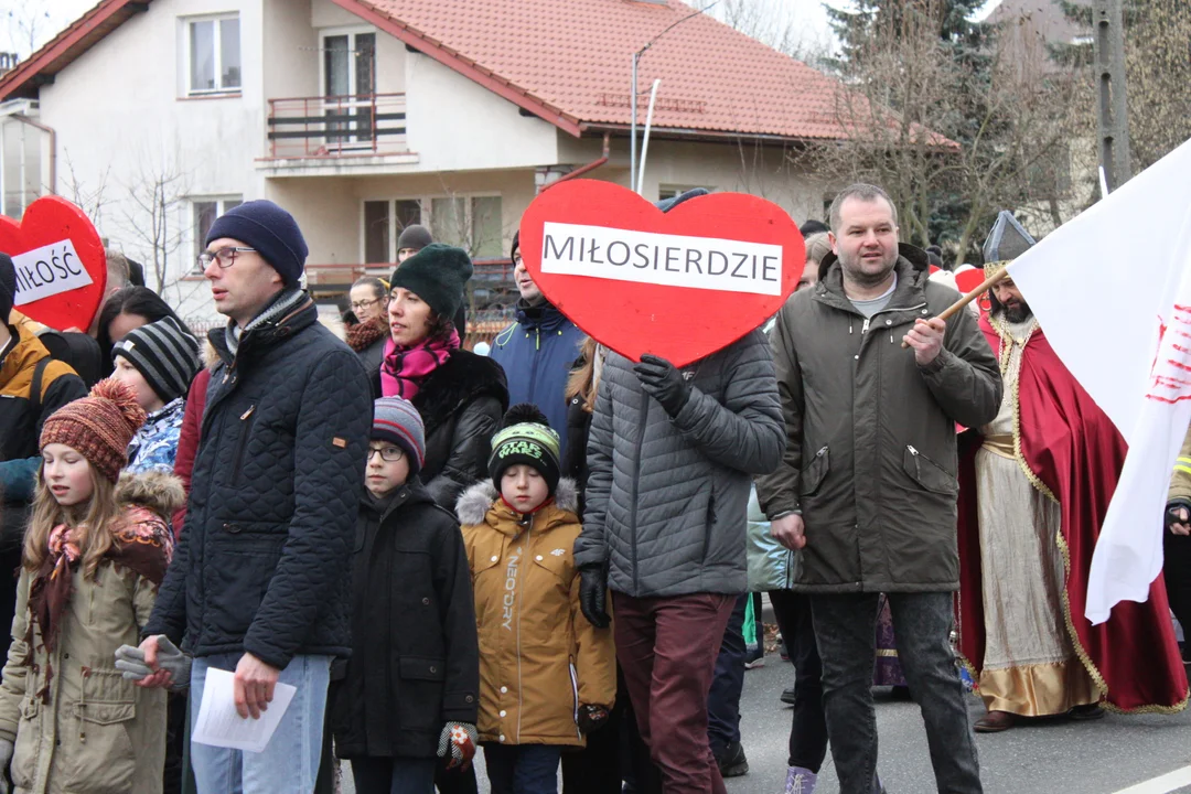 Orszak Trzech Króli w Rzeszowie. Kolęda pokoju z Zalesia do Katedry Rzeszowskiej