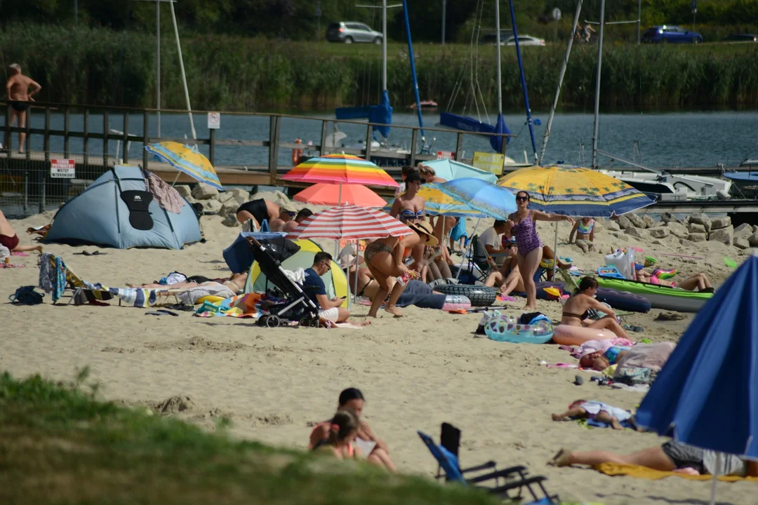 Tłumy nad Jeziorem Tarnobrzeskim - zobacz zdjęcia z sobotniego plażowania