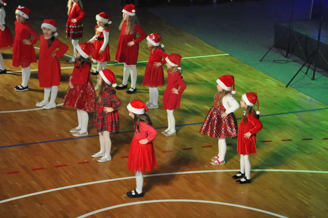 Śpiewająco i tanecznie. Koncert świąteczny w Wadowicach Dolnych [ZDJĘCIA] - Zdjęcie główne