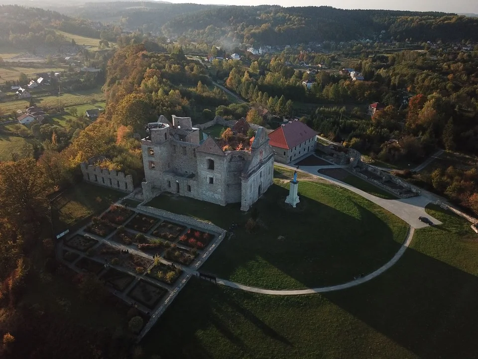 Ruiny klasztoru Karmelitów Bosych w Zagórzu