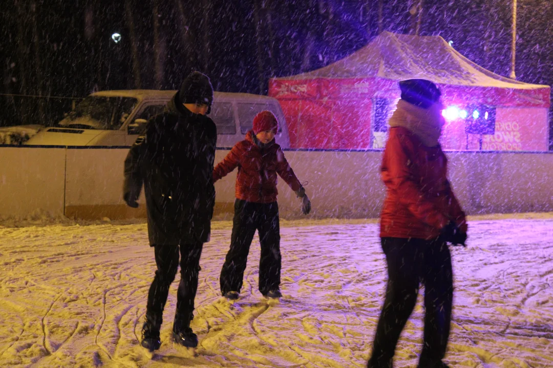 Disco na lodzie z DJ-em na lodowisku MOSIR Mielec