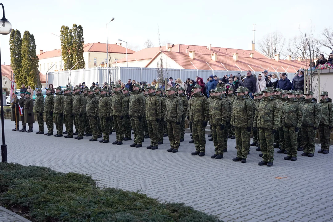 W szeregach Bieszczadzkiego Oddziału Straży Granicznej służy ponad 2 tysiące funkcjonariuszy. Dzisiaj dołączyło do nich 58 nowych osób [ZDJĘCIA, WIDEO] - Zdjęcie główne