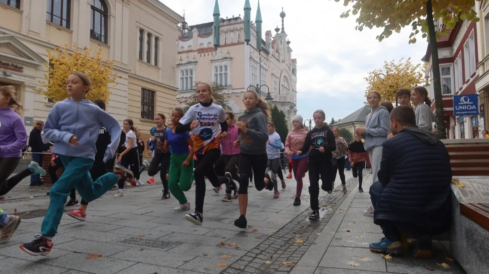 Biegi młodzieżowe 2022 w Rzeszowie. Mnóstwo uczestników [ZDJĘCIA, WIDEO]